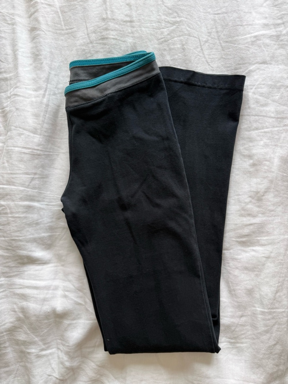 Y2K Criss-Cross Waist Black Flare Leggings